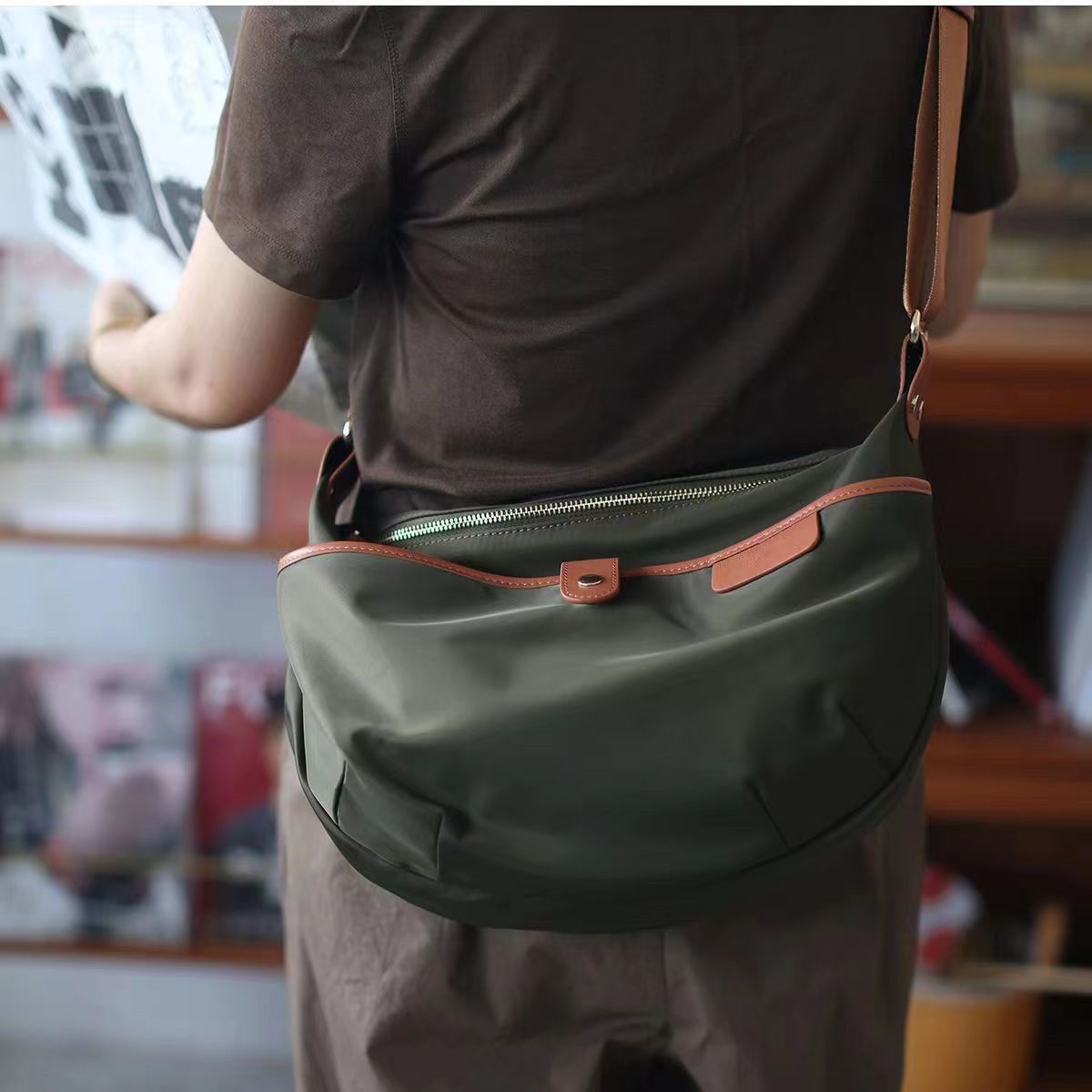 Nylon oxford cloth crossbody bag styling - versatile women's accessory