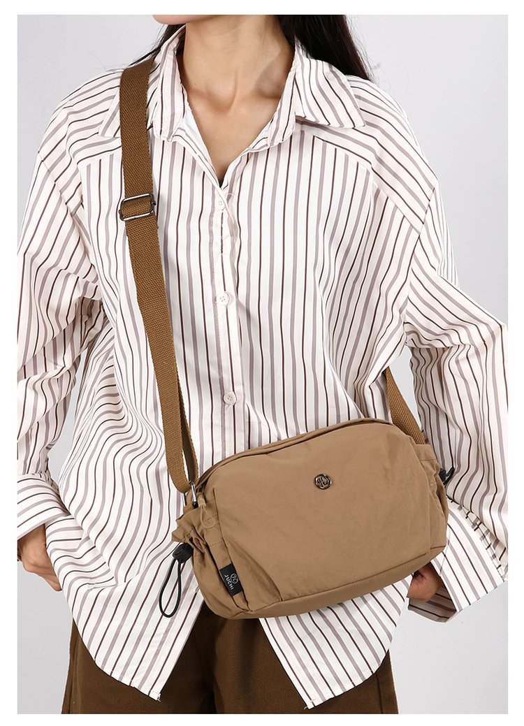 Women's nylon crossbody bag detail - quality zipper closure